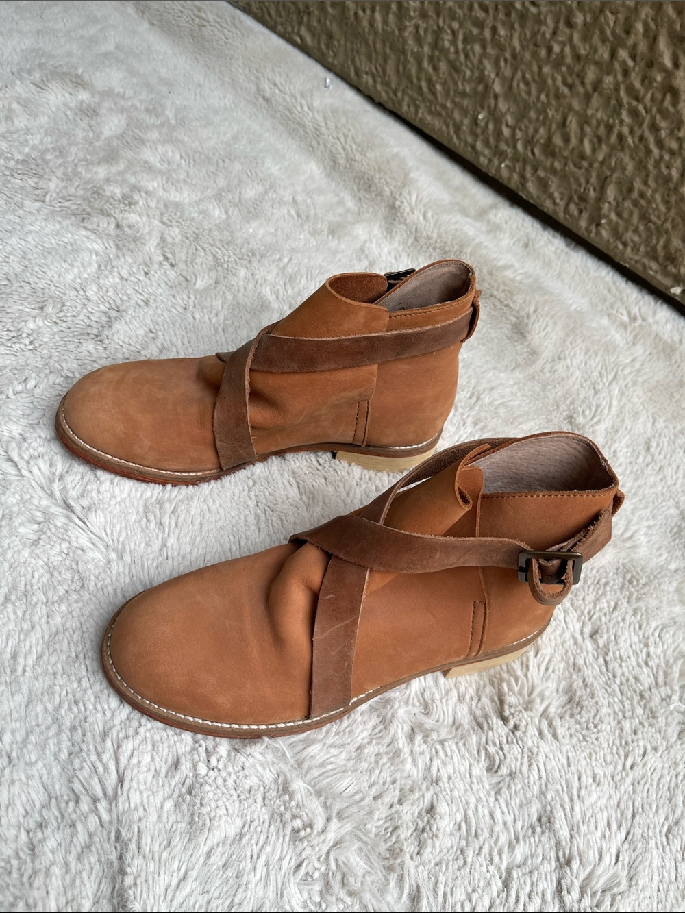 Free People Las Palmas Tan Leather Crisscross Ankle Boots Size 37 - Picture 9 of 9